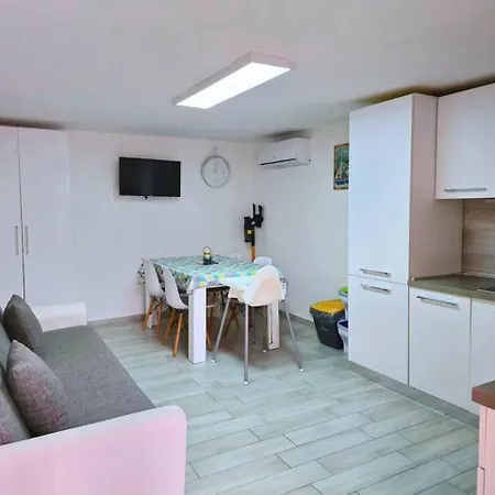 Terra - Moderno Bilocale Nel Borgo Holiday home *